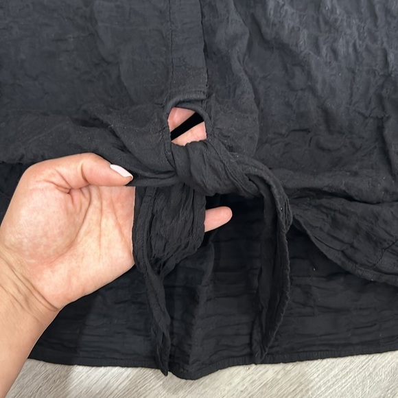Cloth & Stone by Anthropologie Lyia black semi sheer tie front crinkled blouse - Picture 5 of 9